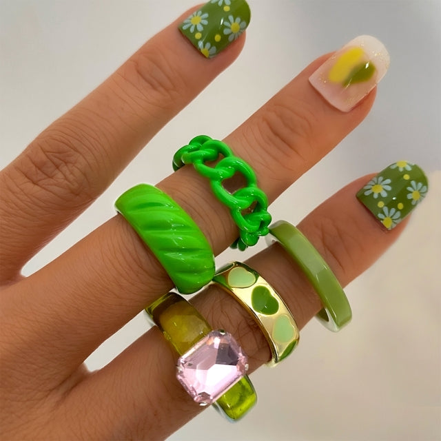 Vintage 6Pcs Green Embrace Hands Rings Set For Women Metal Paint Coating Creative INS Style Love Heart Ring Fashion Jewelry